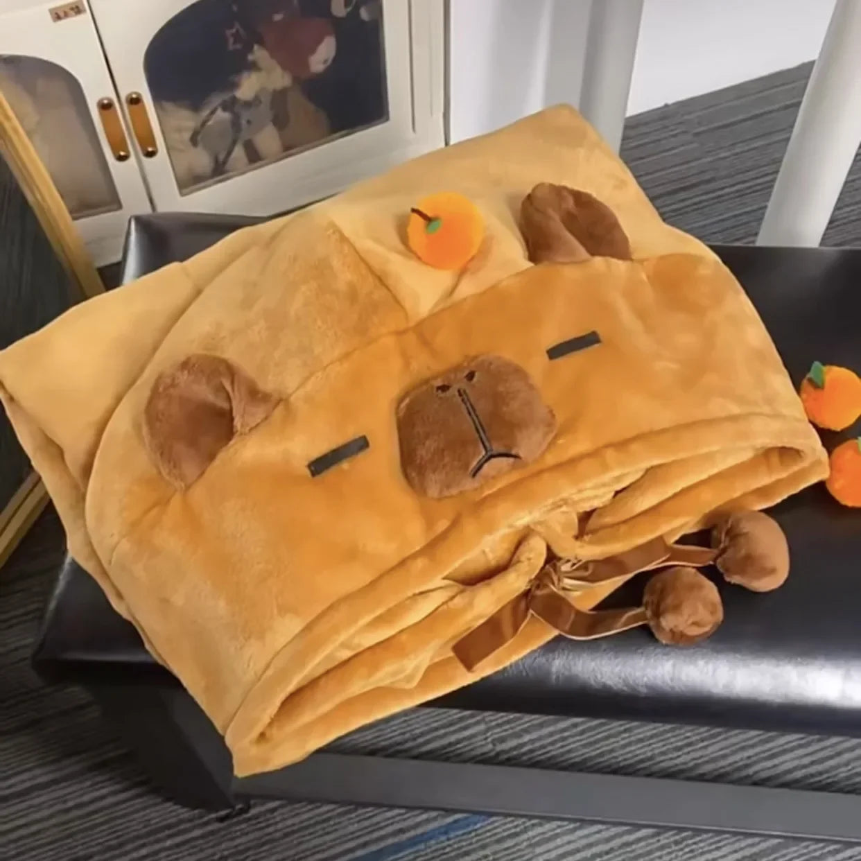 Capybara Air Conditioning Blanket – Thickened Winter Shawl, Cozy Poncho Cape for Napping and Relaxing