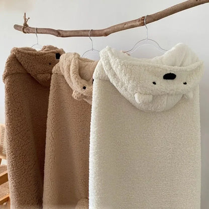 Kawaii Wearable Bear Blanket – Coral Velvet Hooded Cloak, Soft and Warm Throw for Winter